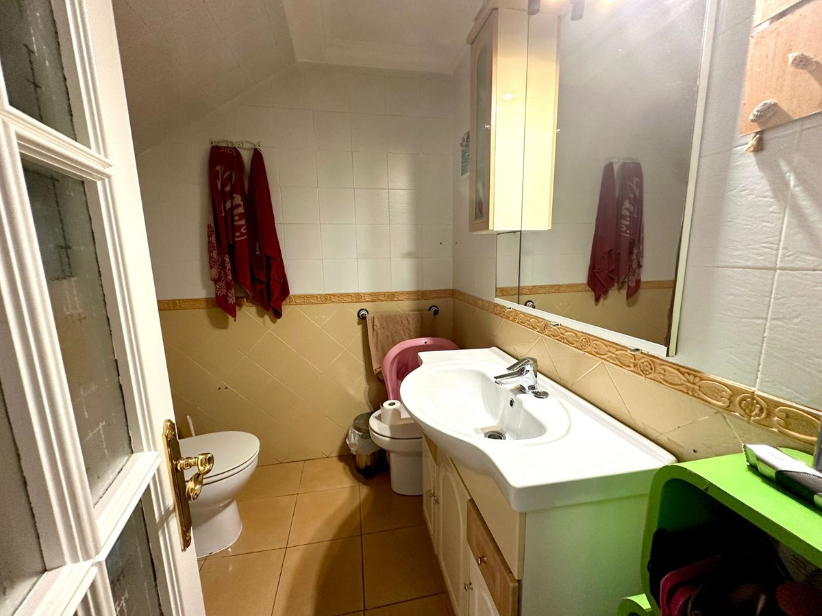 2 Bedroom Apartment for Sale in Estepona — 8