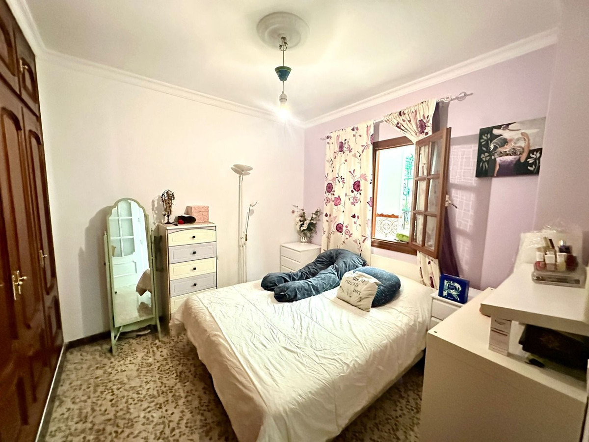 2 Bedroom Apartment for Sale in Estepona — 9