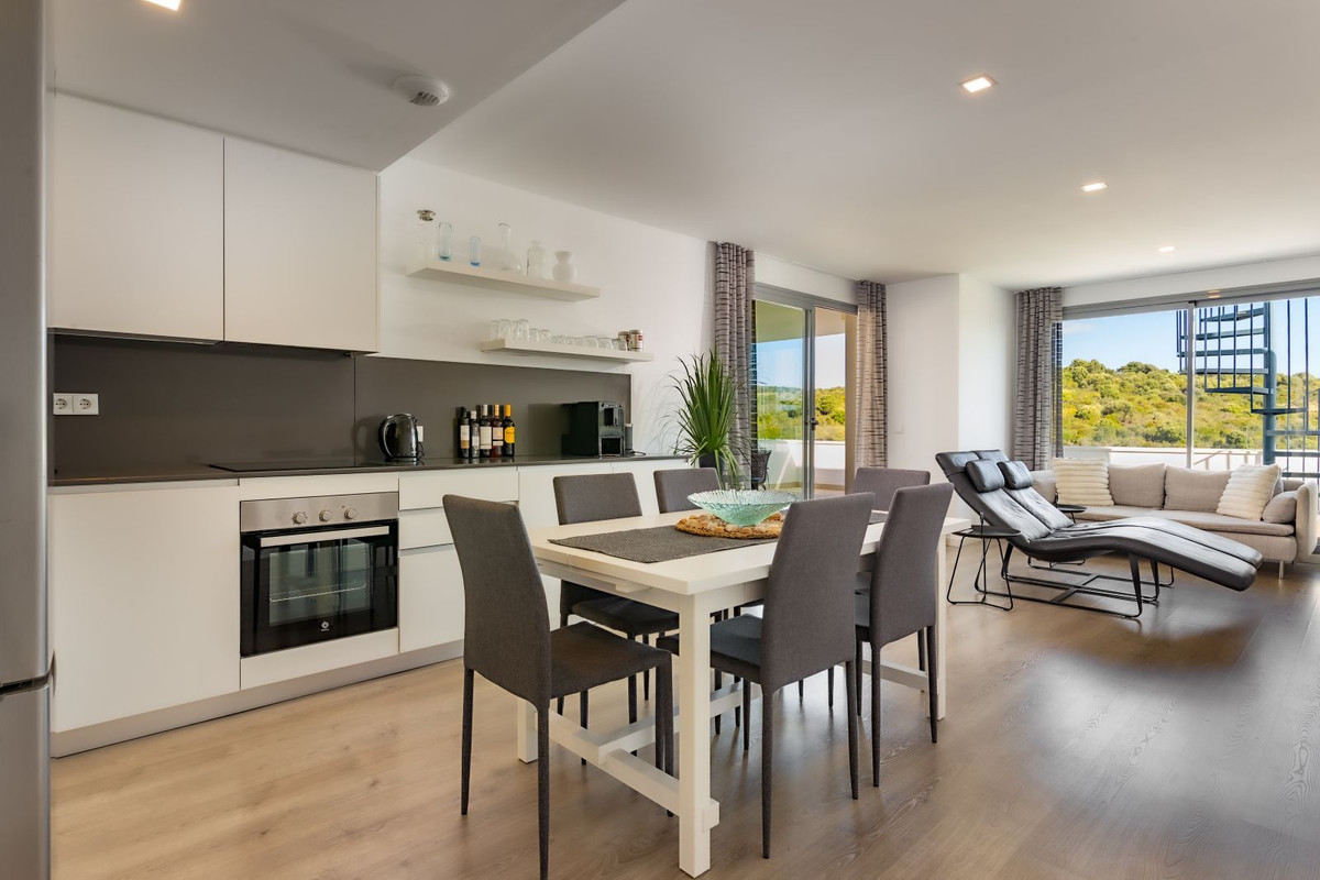 3 Bedroom Apartment for Sale in Estepona — 2