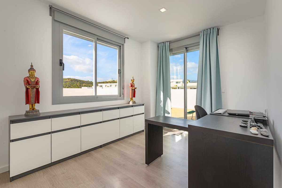 3 Bedroom Apartment for Sale in Estepona — 9