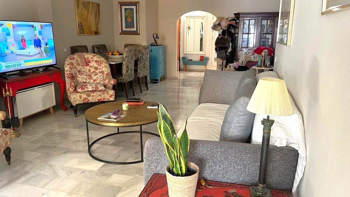 3 Bedroom Apartment for Sale in Puerto Banús — 2