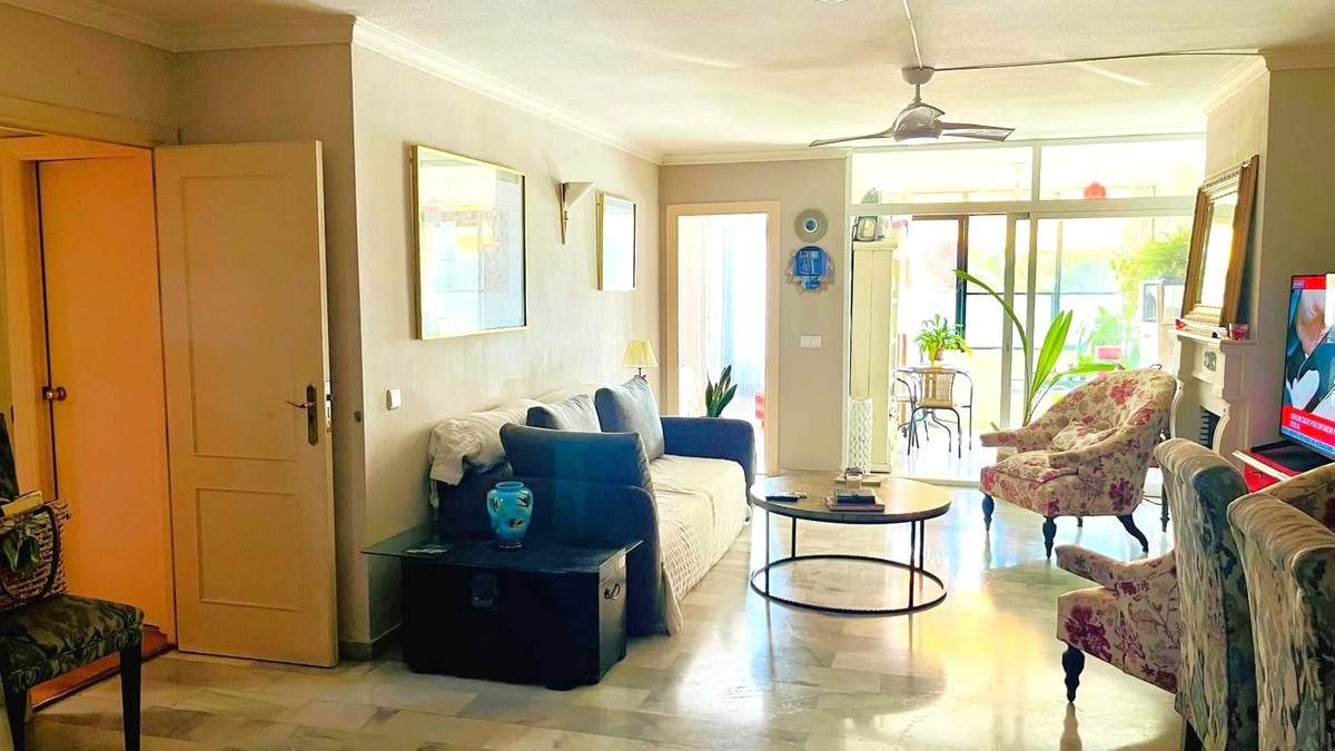 3 Bedroom Apartment for Sale in Puerto Banús — 6
