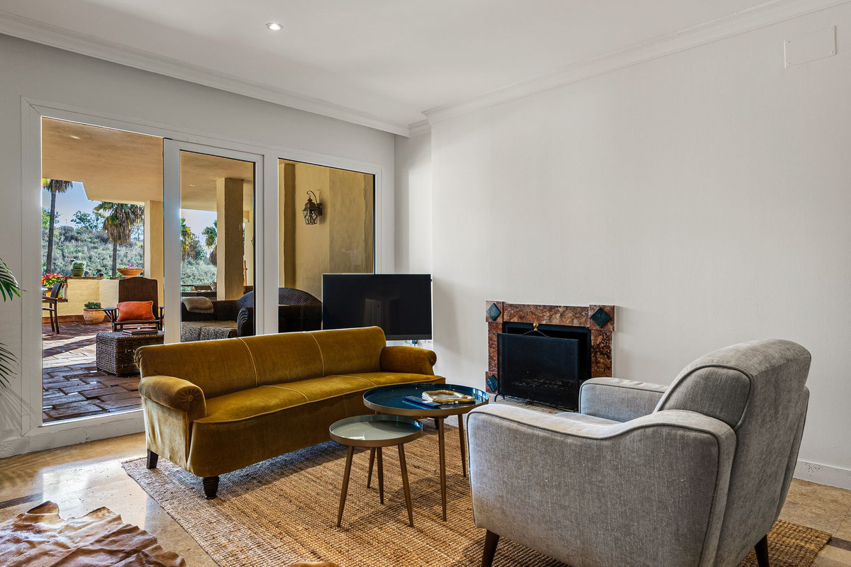 3 Bedroom Apartment for Sale in The Golden Mile — view 11