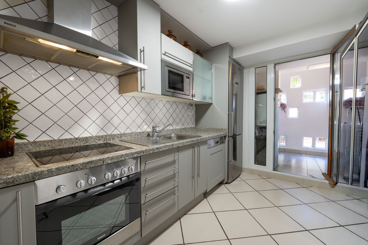 3 Bedroom Apartment for Sale in The Golden Mile — view 12