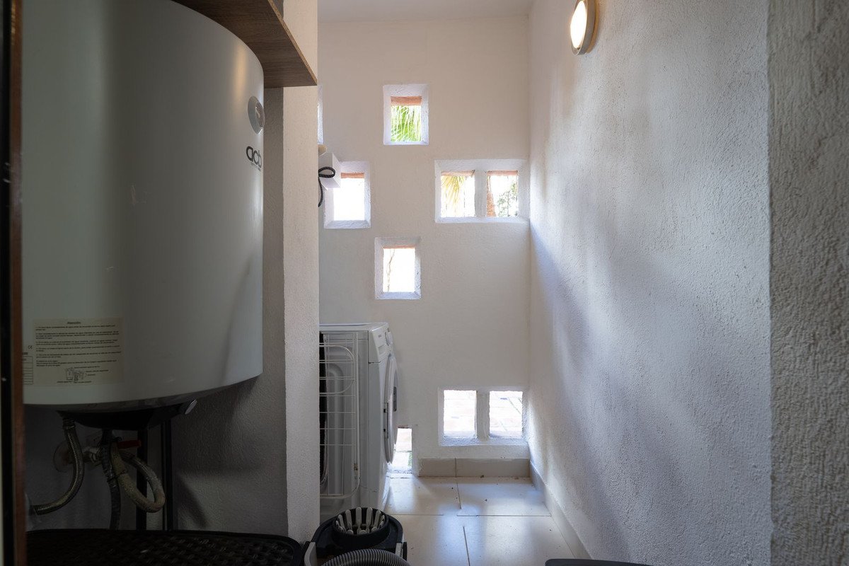3 Bedroom Apartment for Sale in The Golden Mile — view 13