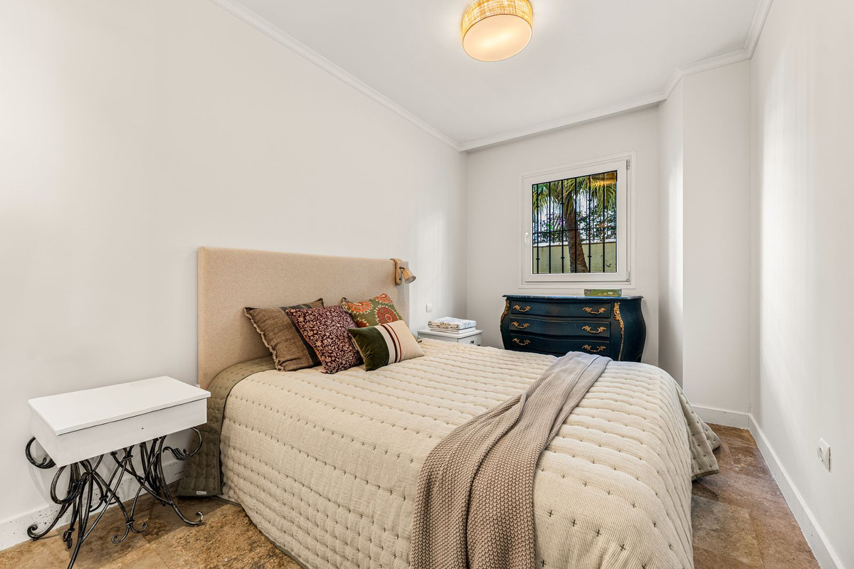 3 Bedroom Apartment for Sale in The Golden Mile — view 14