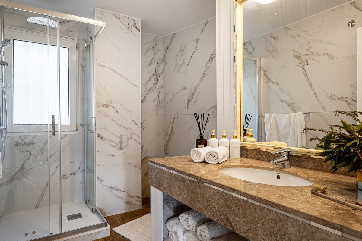 3 Bedroom Apartment for Sale in The Golden Mile — view 16