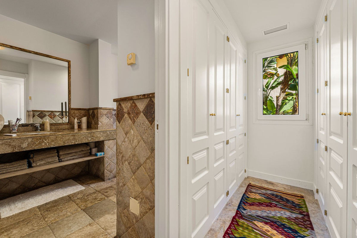 3 Bedroom Apartment for Sale in The Golden Mile — 7