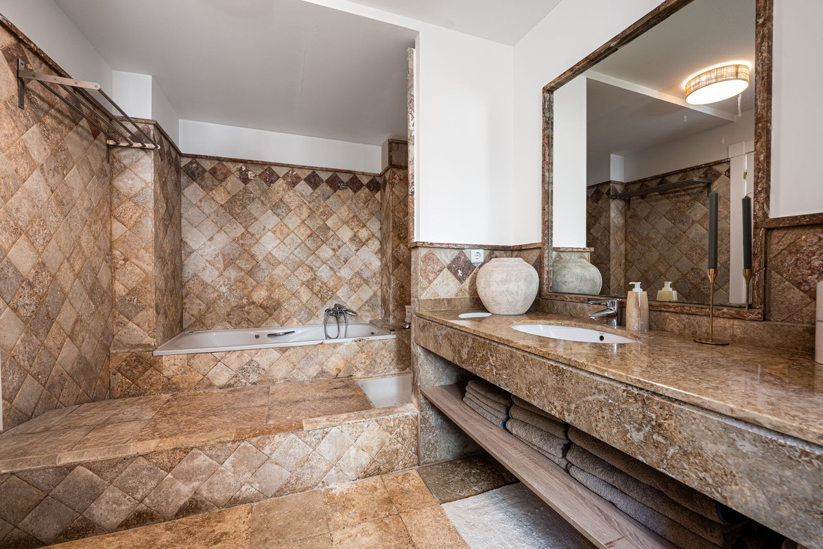 3 Bedroom Apartment for Sale in The Golden Mile — 9