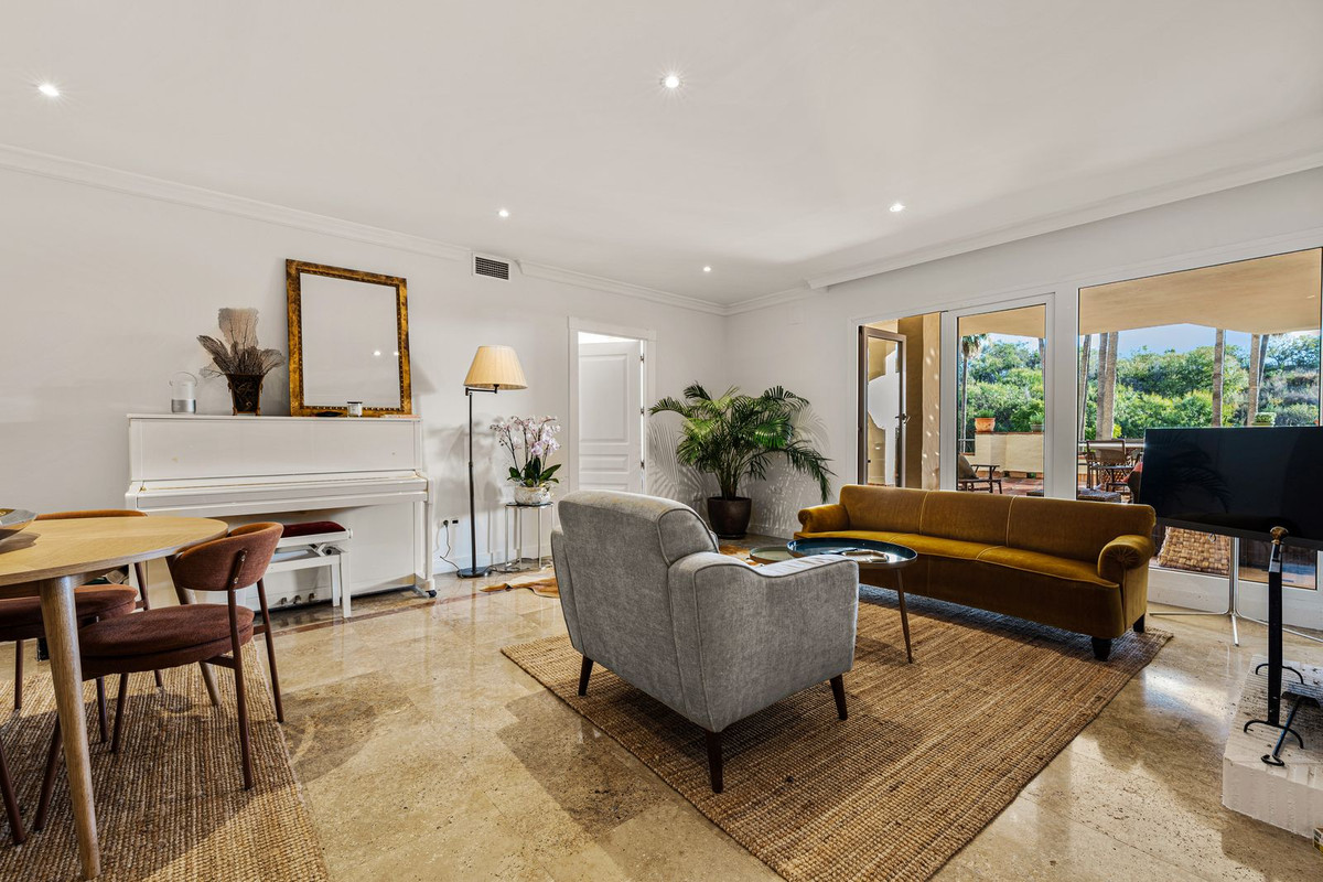 3 Bedroom Apartment for Sale in The Golden Mile — view 10