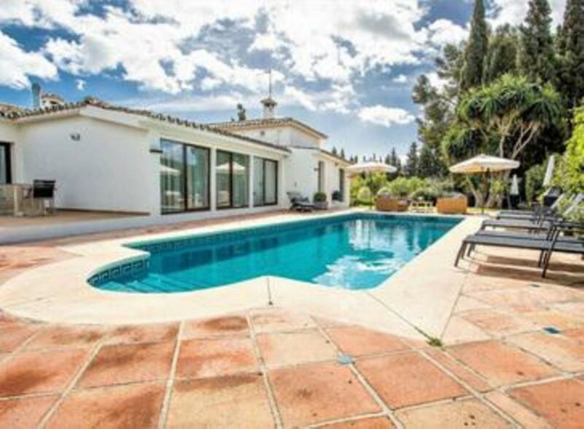 7 Bedroom Villa for Sale in San Pedro de Alcántara — 2