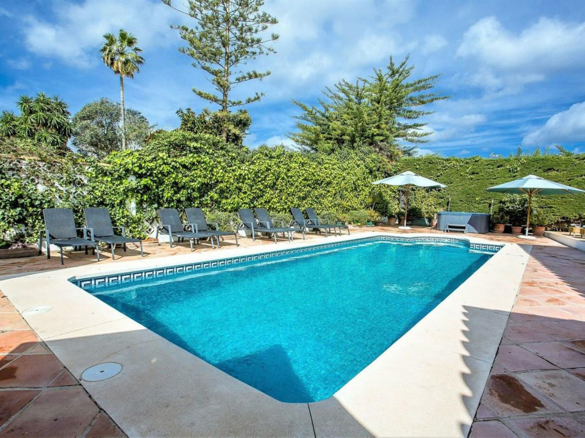 7 Bedroom Villa for Sale in San Pedro de Alcántara — 3