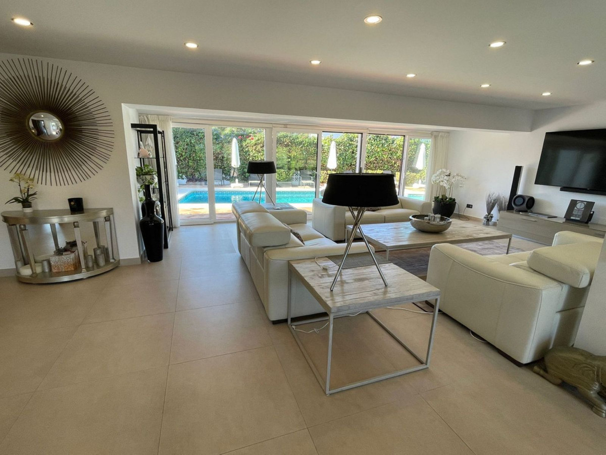 7 Bedroom Villa for Sale in San Pedro de Alcántara — 5