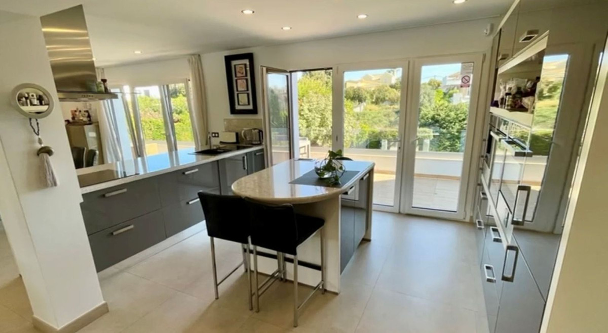 7 Bedroom Villa for Sale in San Pedro de Alcántara — 7