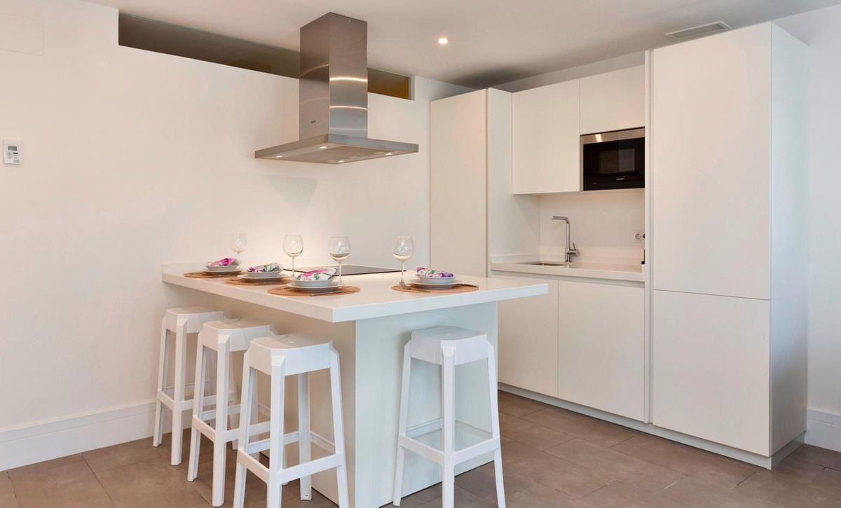 2 Bedroom Apartment for Sale in The Golden Mile — 7
