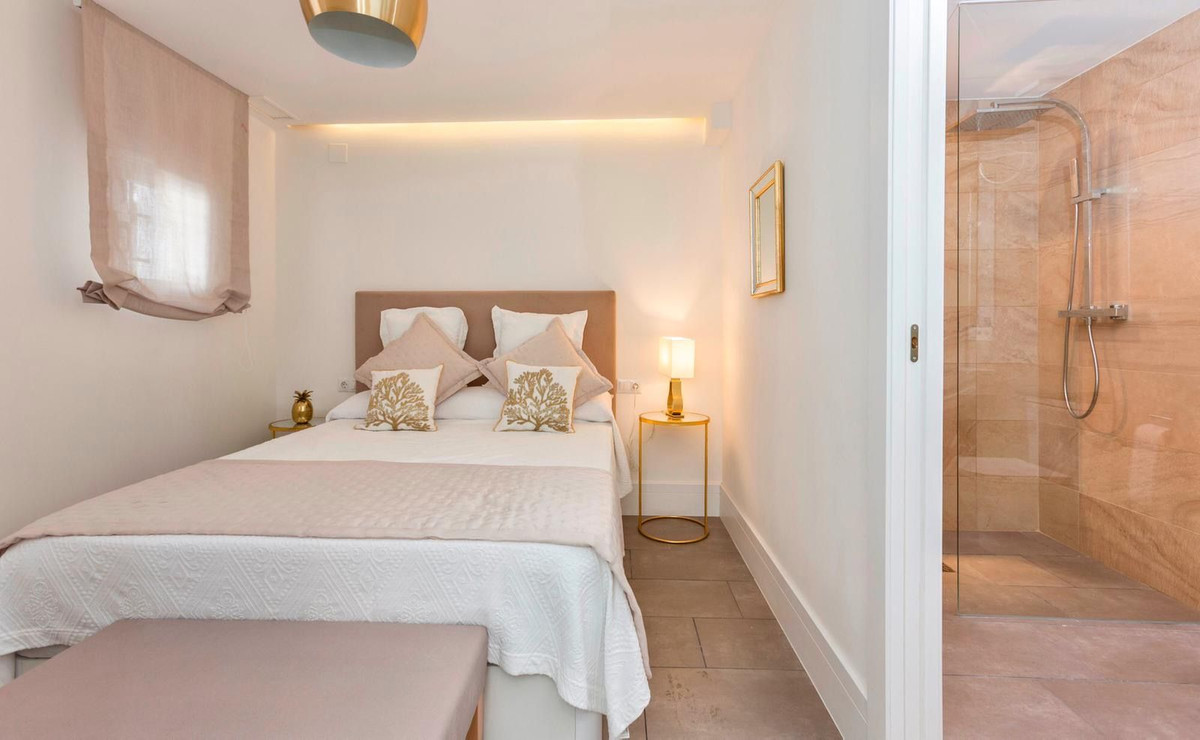 2 Bedroom Apartment for Sale in The Golden Mile — 9