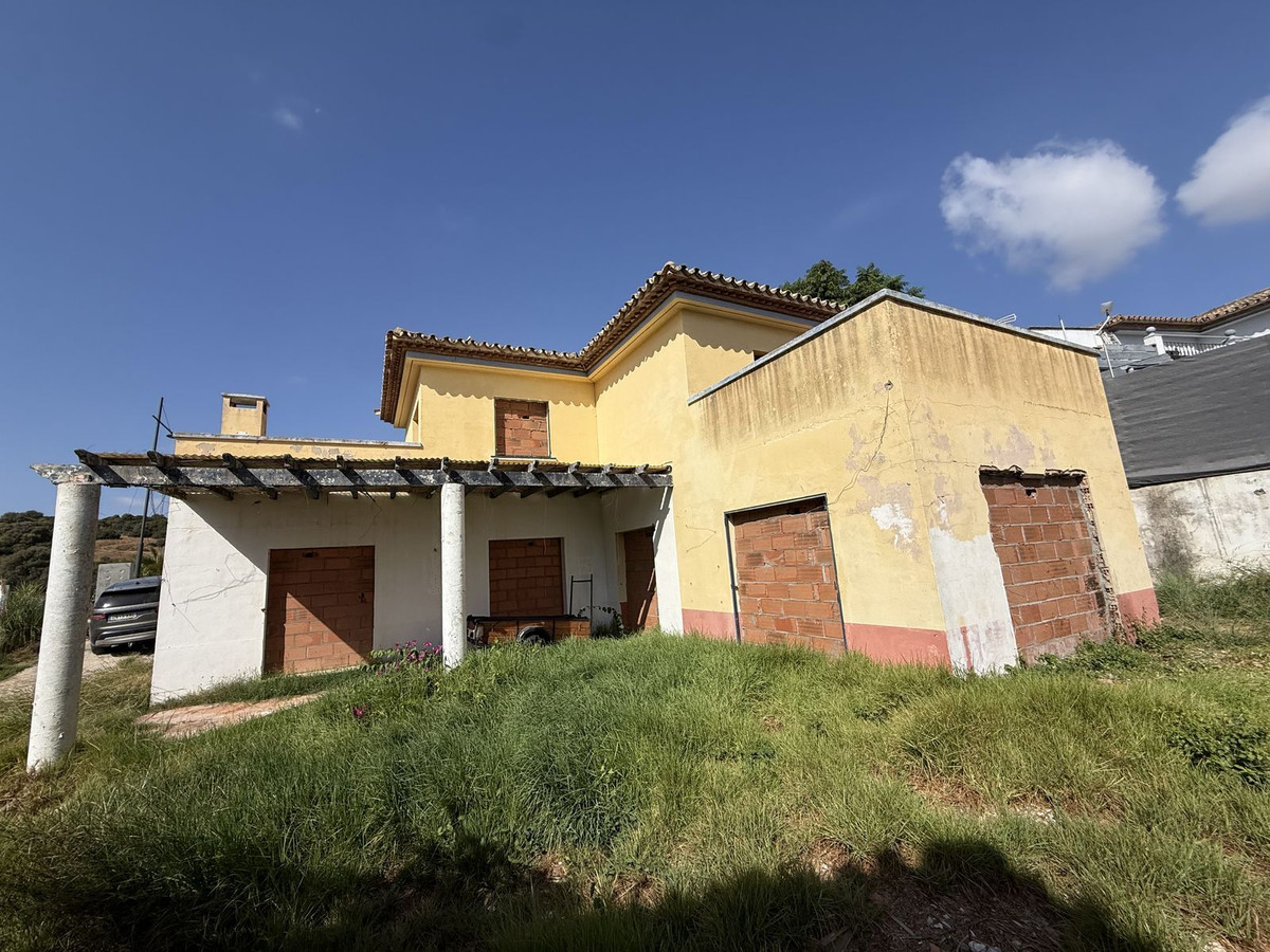 3 Bedroom Villa for Sale in Estepona