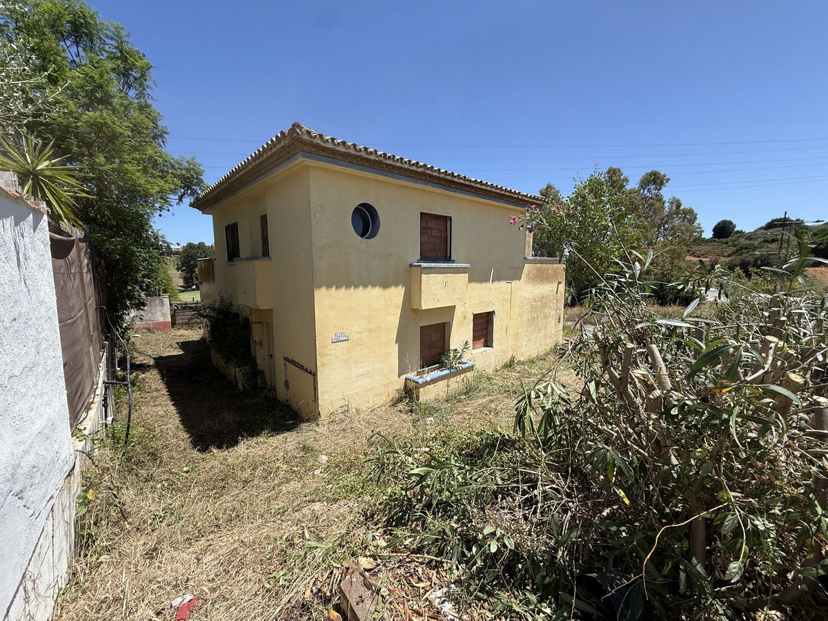 3 Bedroom Villa for Sale in Estepona — 2
