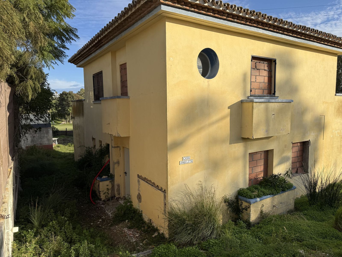 3 Bedroom Villa for Sale in Estepona — 7