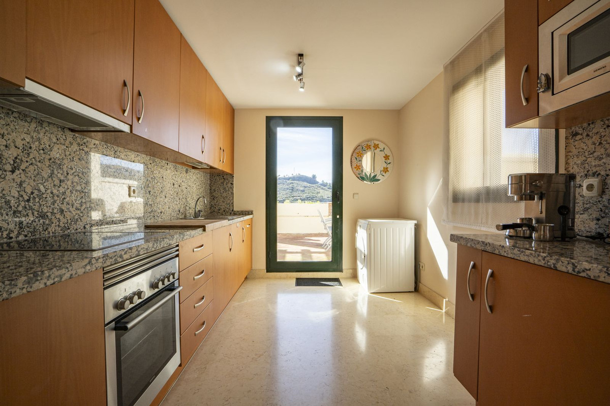 3 Bedroom Apartment for Sale in Benahavís — 3