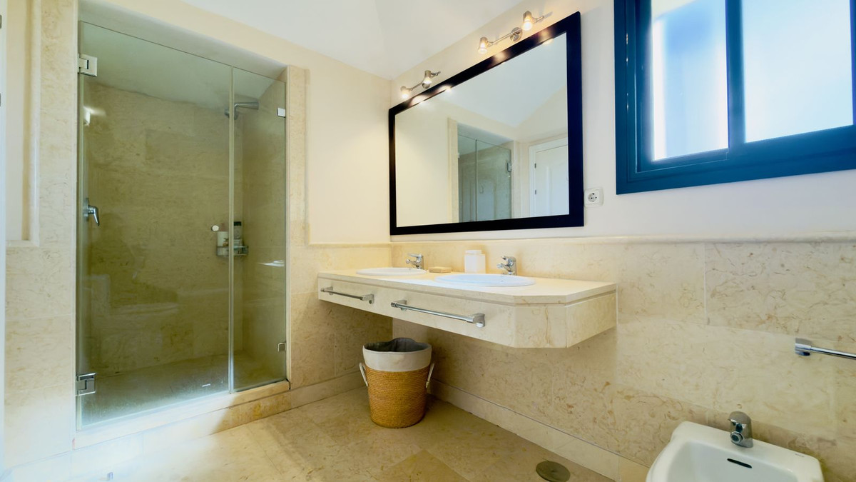 3 Bedroom Apartment for Sale in Benahavís — 5