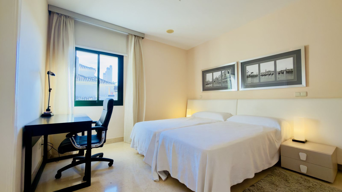 3 Bedroom Apartment for Sale in Benahavís — 6