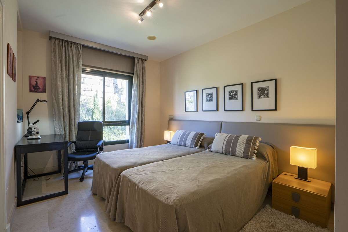 3 Bedroom Apartment for Sale in Benahavís — 7
