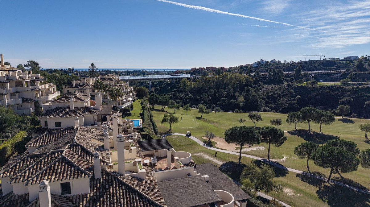 3 Bedroom Apartment for Sale in Benahavís — 8