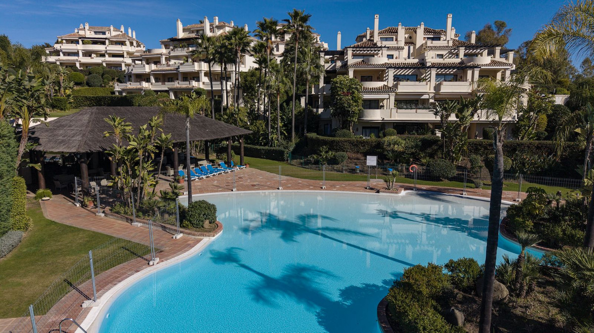 3 Bedroom Apartment for Sale in Benahavís — view 10