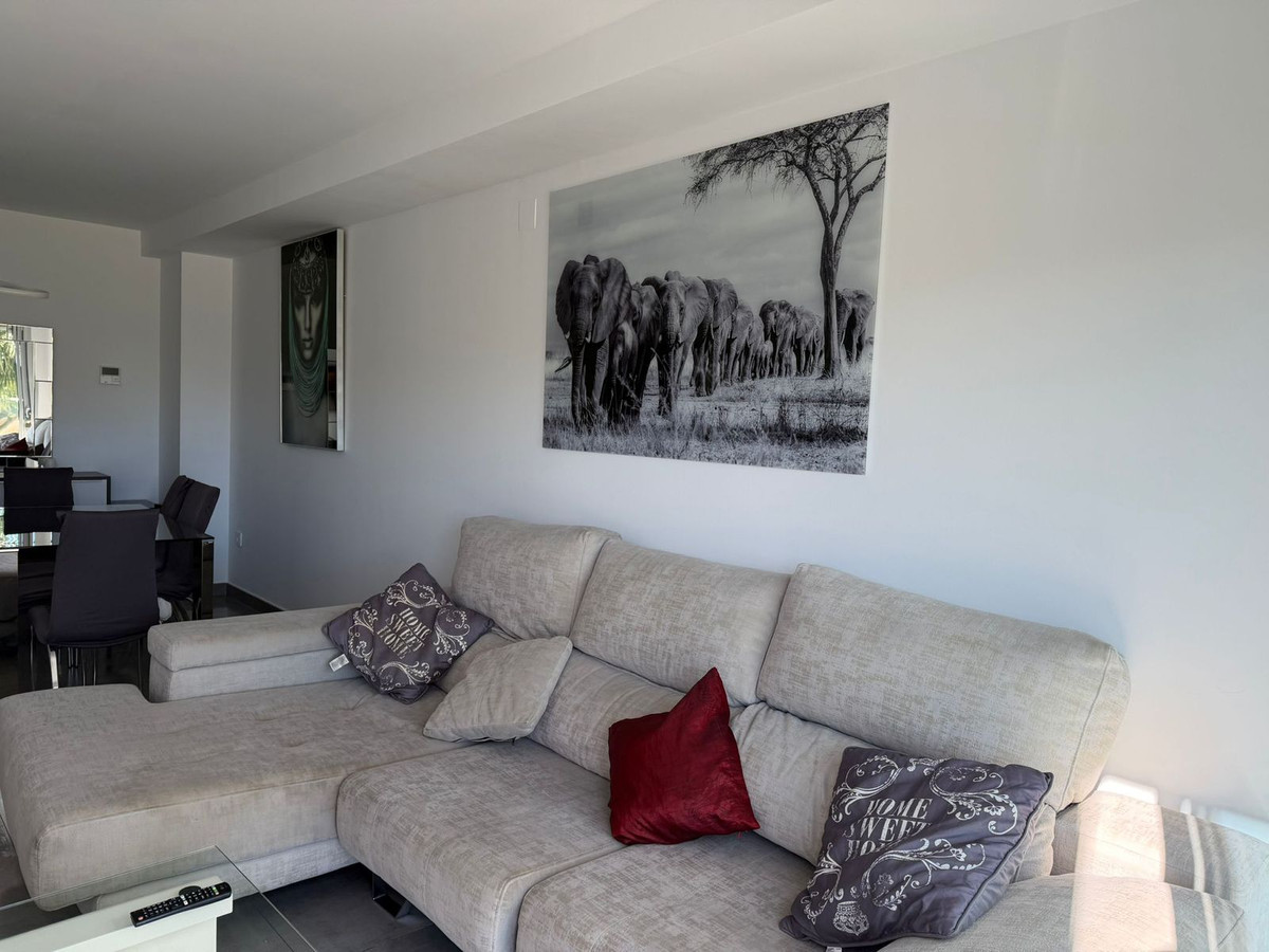 2 Bedroom Apartment for Sale in Estepona