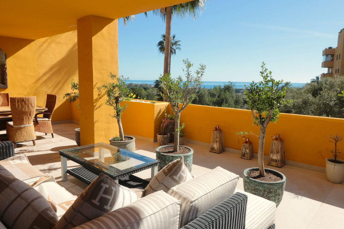 3 Bedroom Apartment for Sale in New Golden Mile