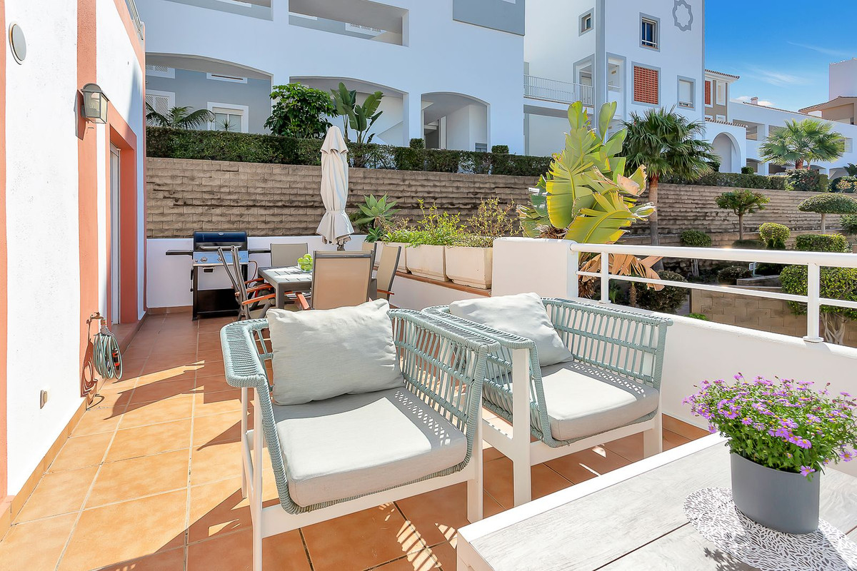 3 Bedroom Apartment for Sale in New Golden Mile — view 10