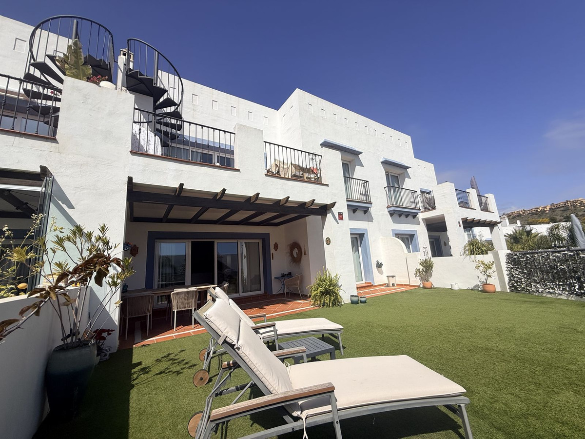 3 Bedroom Apartment for Sale in Benahavís