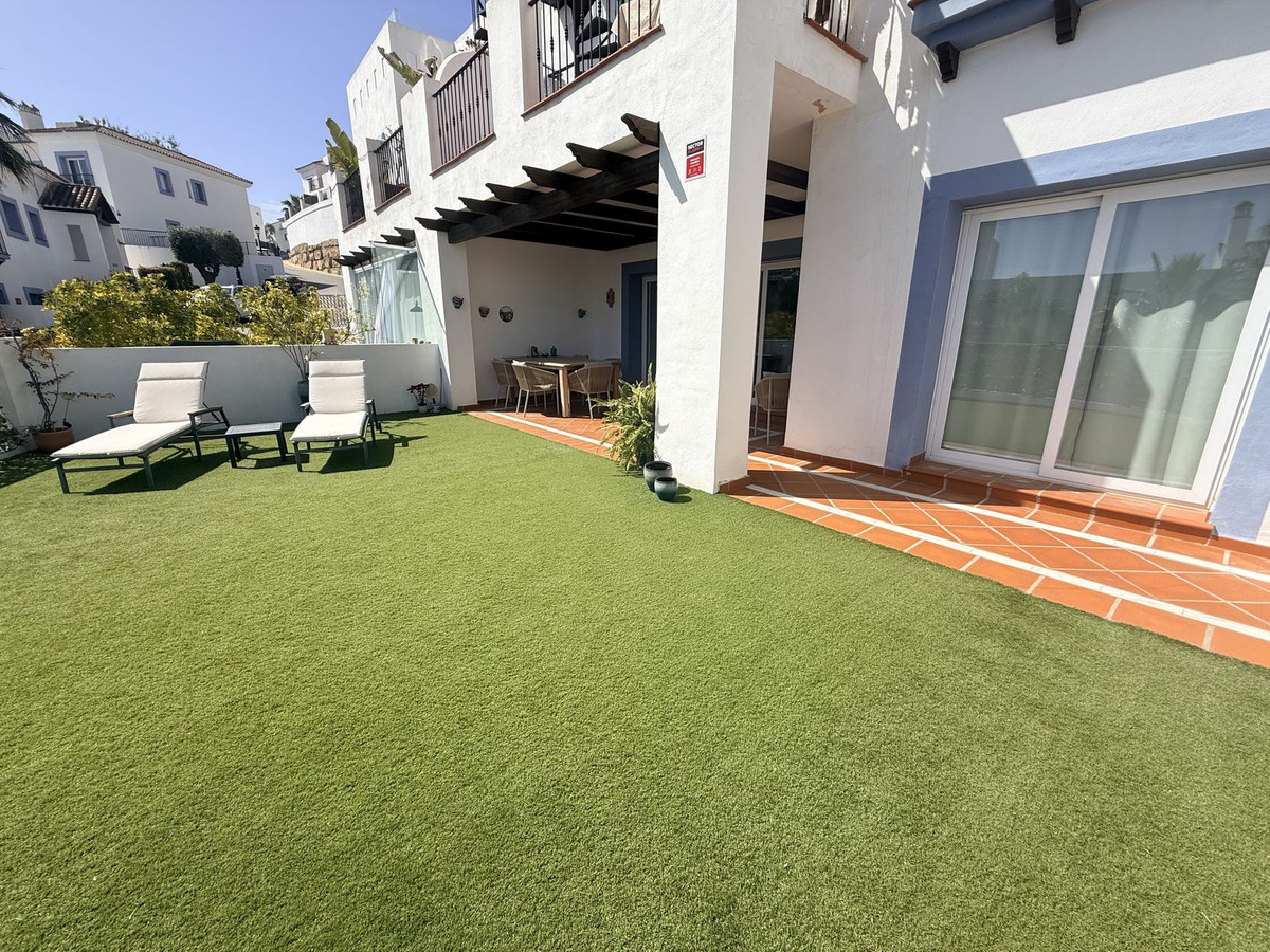 3 Bedroom Apartment for Sale in Benahavís — 2