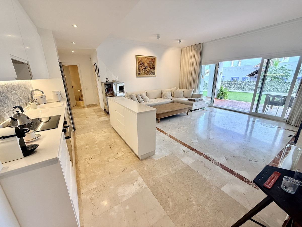 3 Bedroom Apartment for Sale in Benahavís — 5