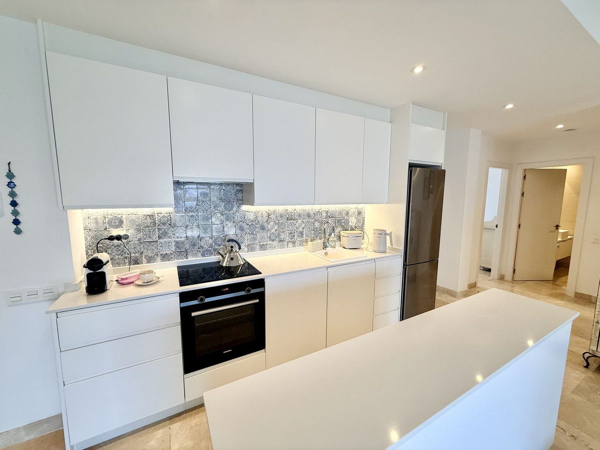 3 Bedroom Apartment for Sale in Benahavís — 7