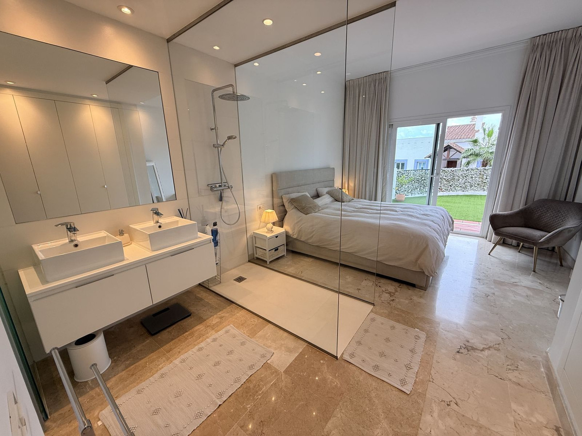 3 Bedroom Apartment for Sale in Benahavís — 8