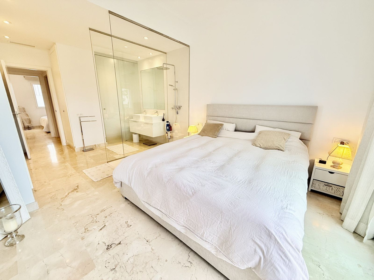 3 Bedroom Apartment for Sale in Benahavís — 9