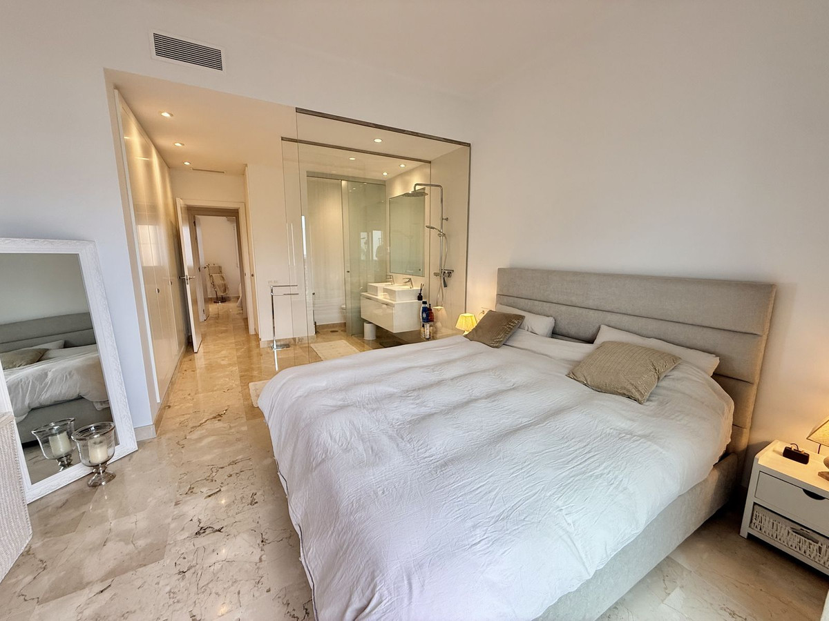 3 Bedroom Apartment for Sale in Benahavís — view 10
