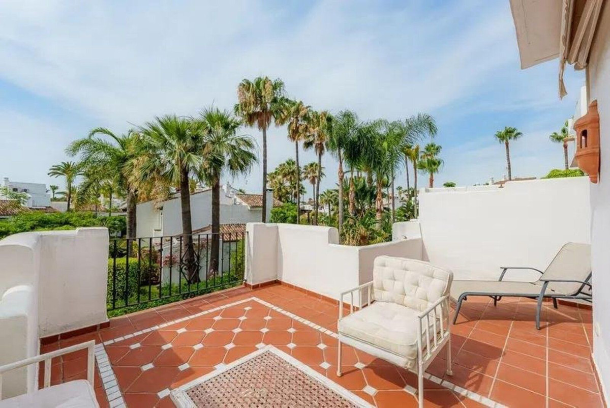 4 Bedroom Villa for Sale in Costalita — 9