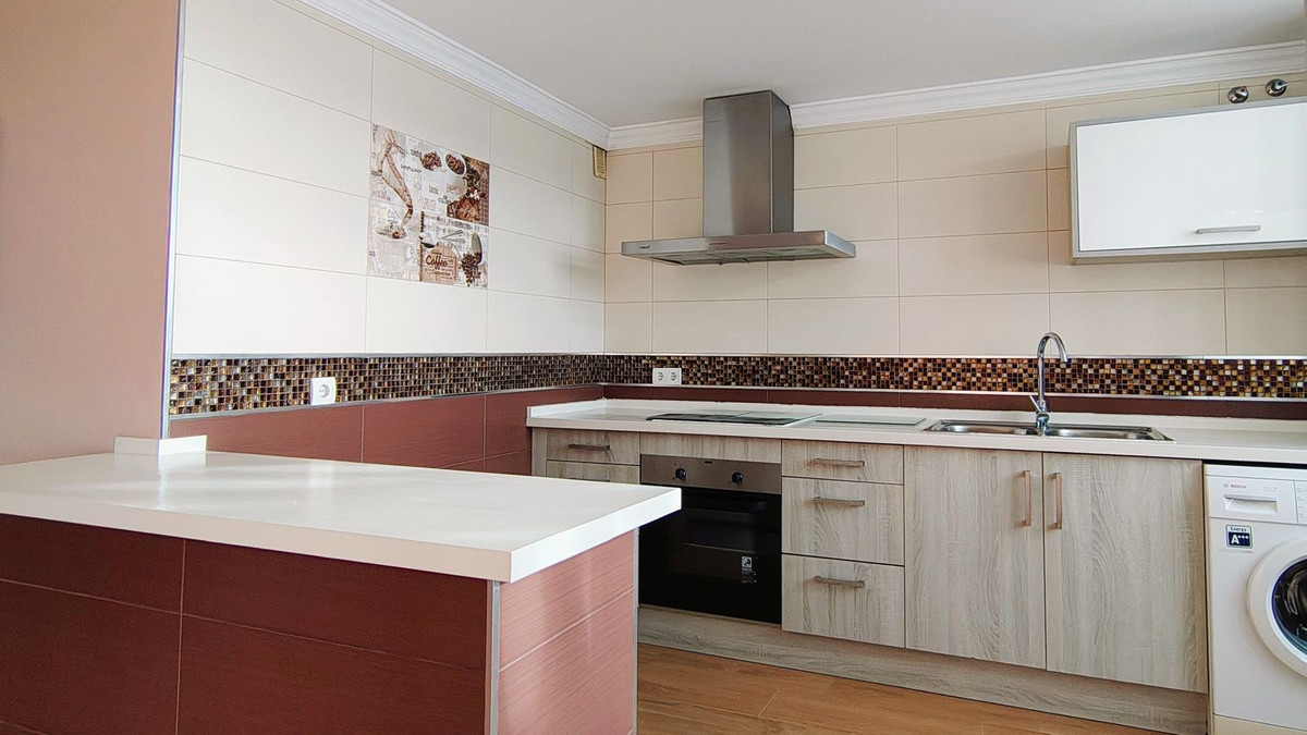 4 Bedroom Apartment for Sale in San Pedro de Alcántara — 4