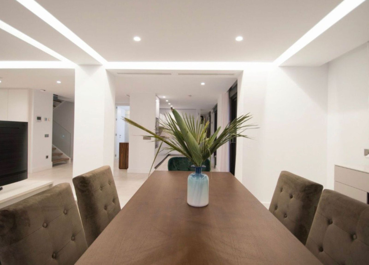 5 Bedroom Villa for Sale in Nueva Andalucía — 3