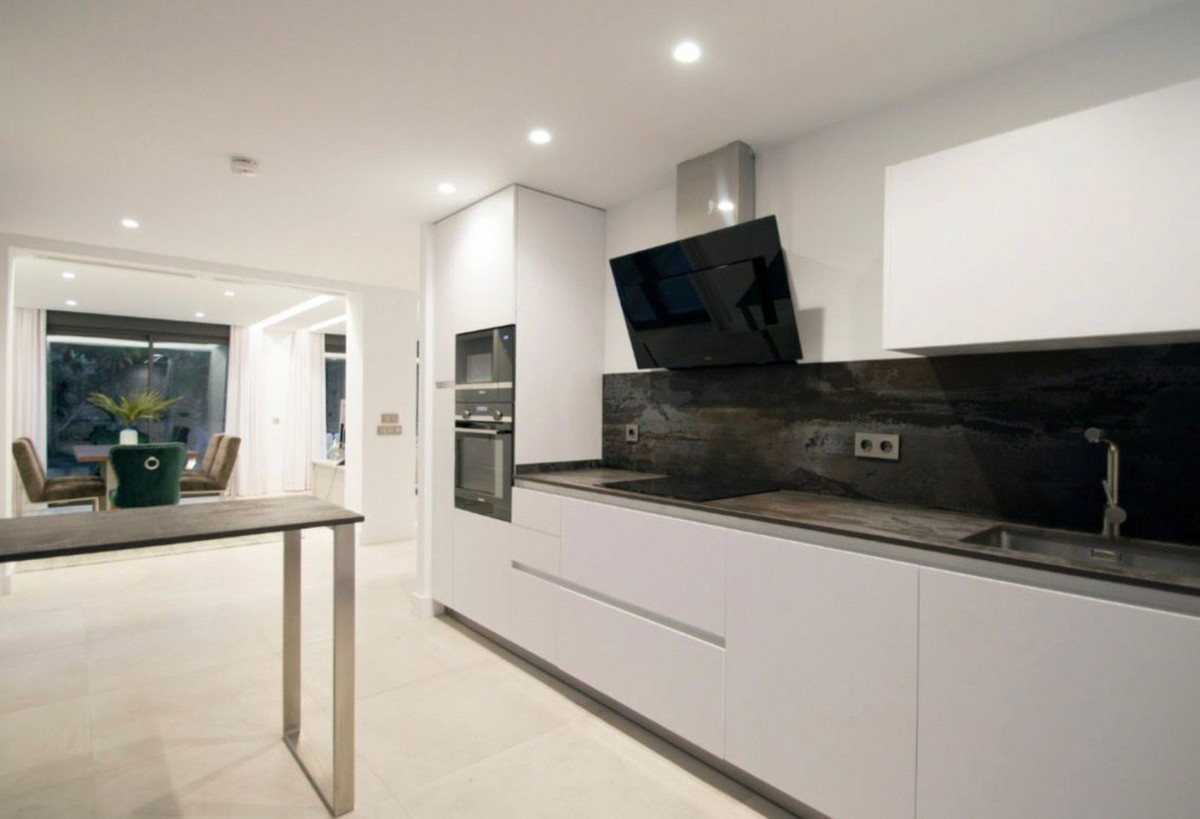 5 Bedroom Villa for Sale in Nueva Andalucía — 4