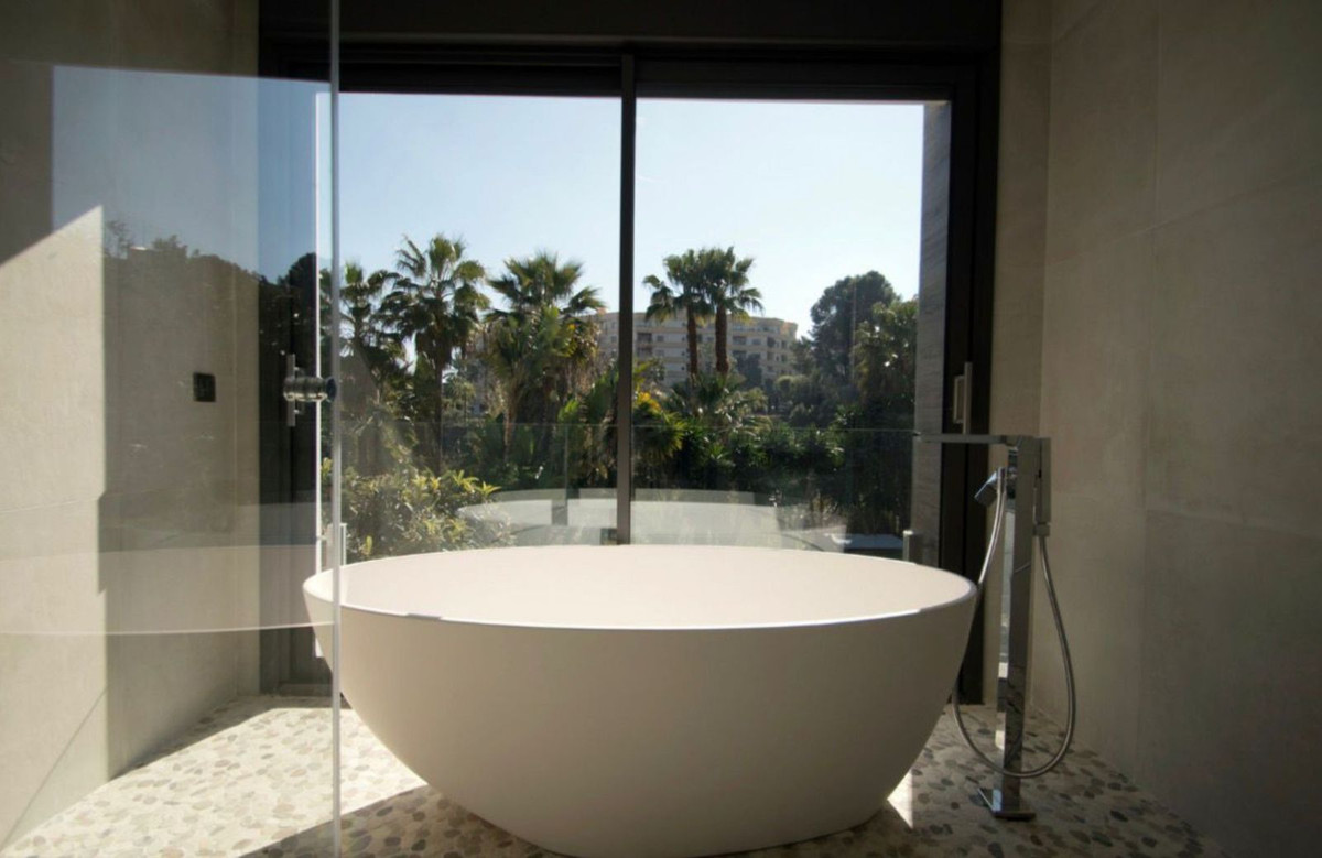 5 Bedroom Villa for Sale in Nueva Andalucía — 6