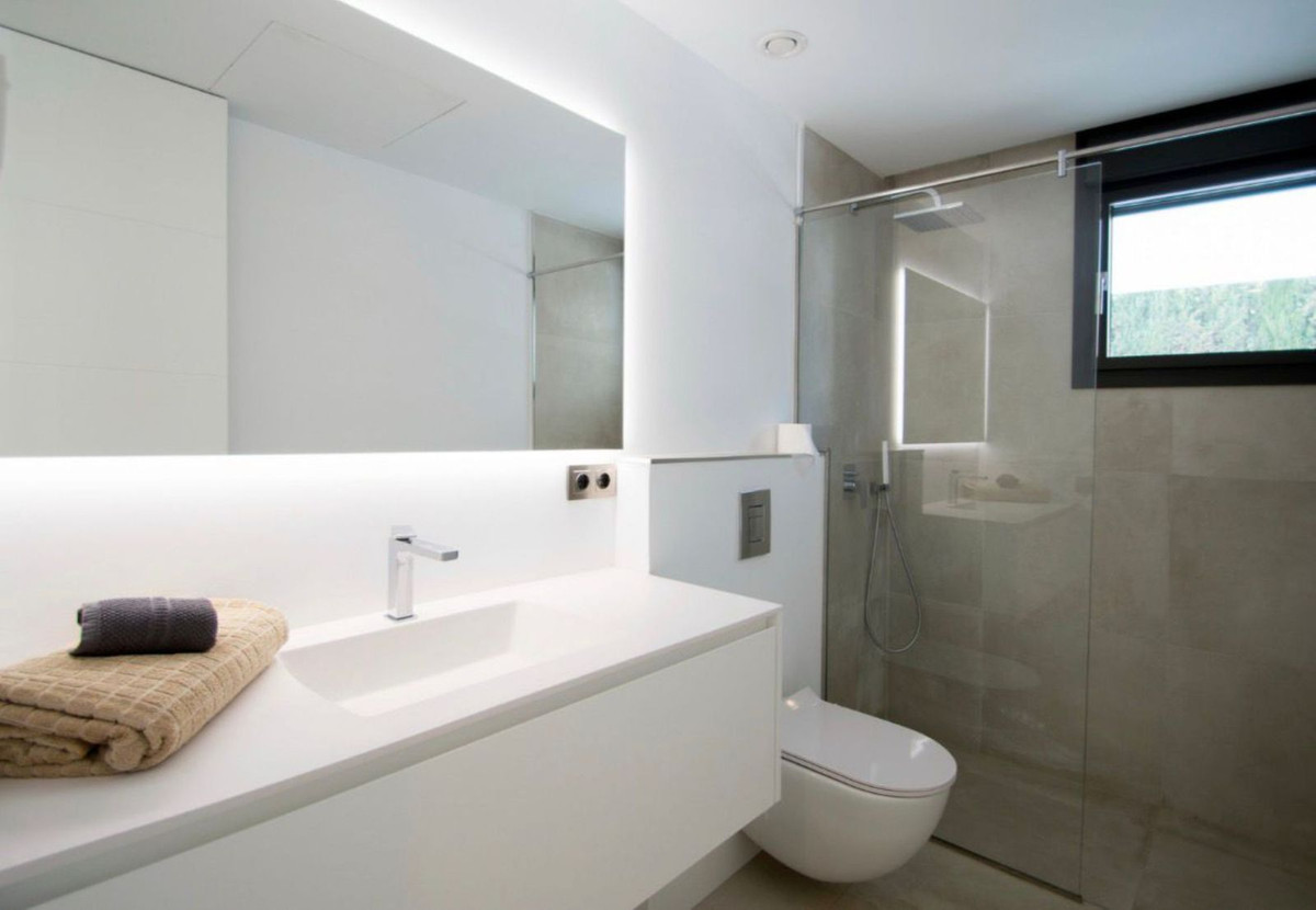 5 Bedroom Villa for Sale in Nueva Andalucía — 9