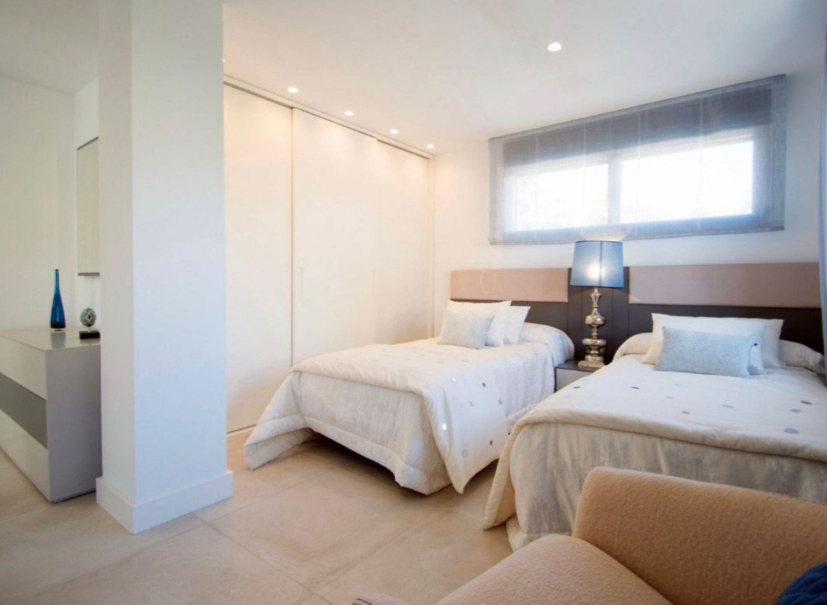5 Bedroom Villa for Sale in Nueva Andalucía — view 10