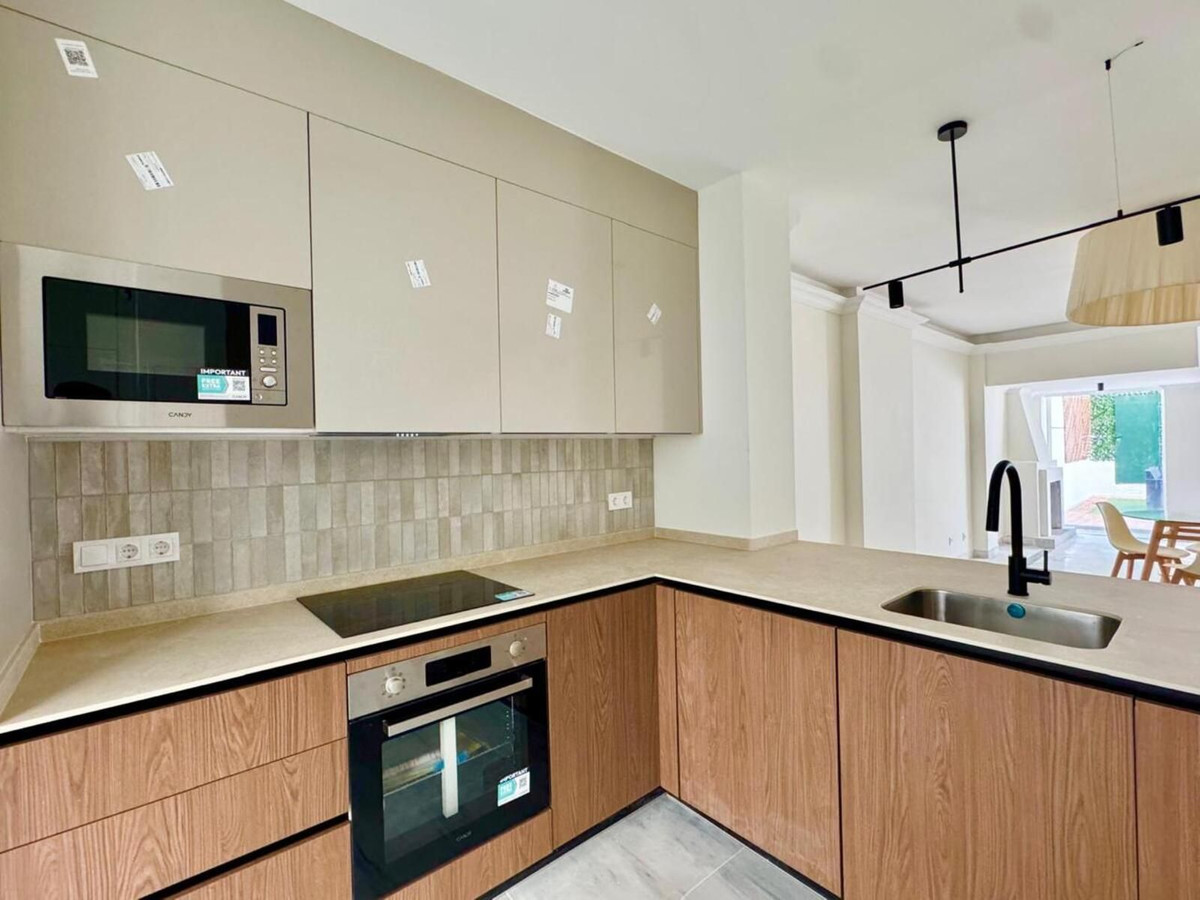 2 Bedroom Apartment for Sale in The Golden Mile — 6