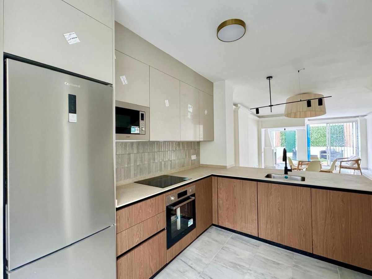 2 Bedroom Apartment for Sale in The Golden Mile — 7