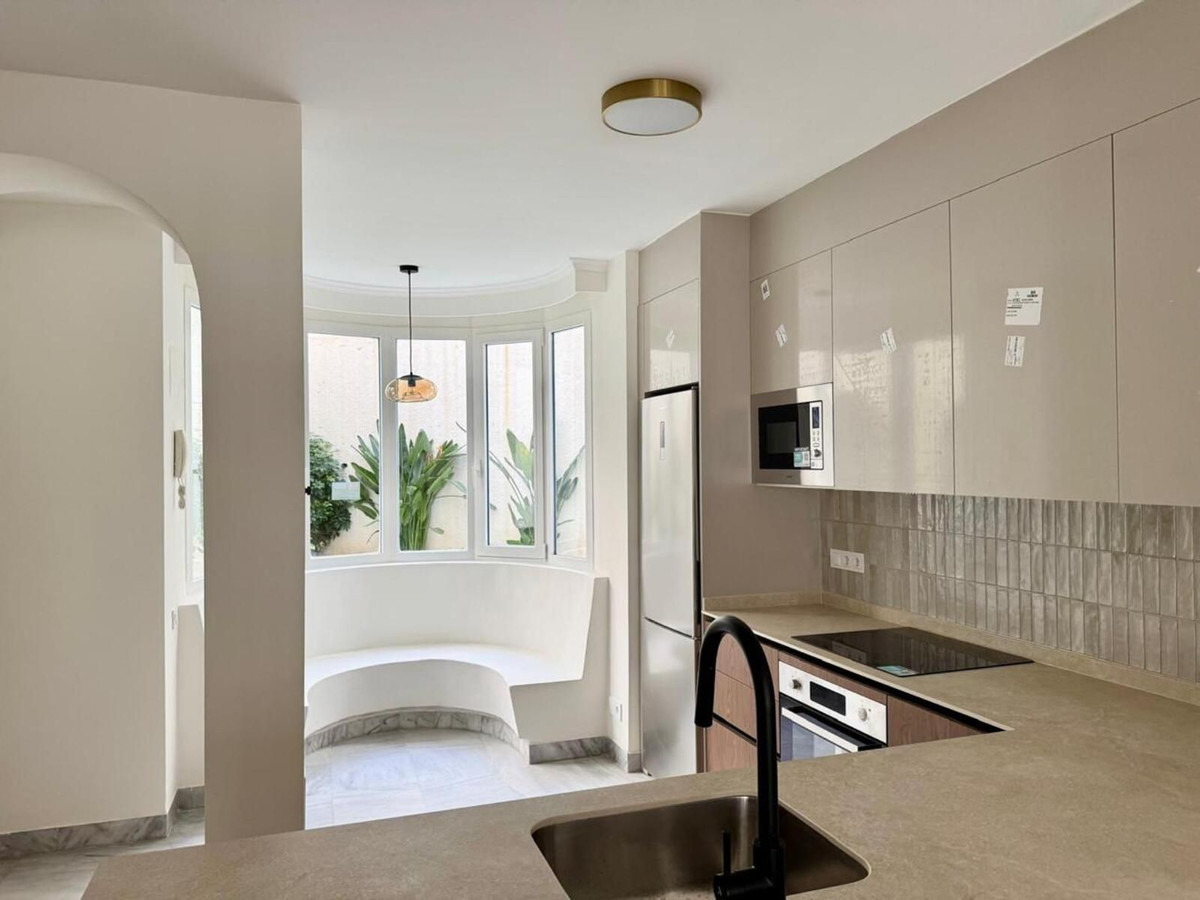 2 Bedroom Apartment for Sale in The Golden Mile — view 10