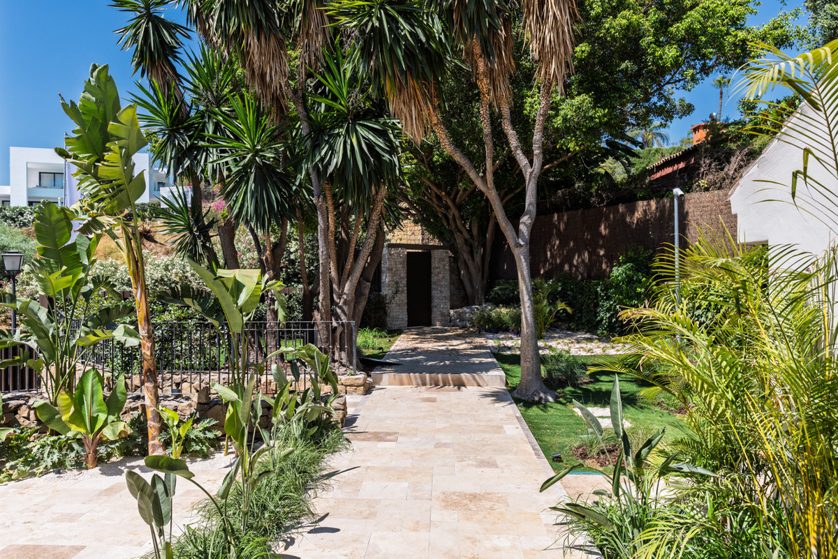 5 Bedroom Villa for Sale in Nueva Andalucía — view 12